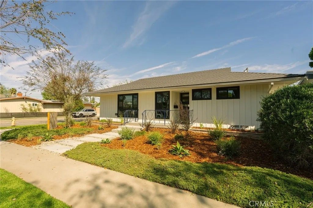 Photo of 2050 Josie Avenue, Long Beach, CA 90815 (MLS # DW26070713)