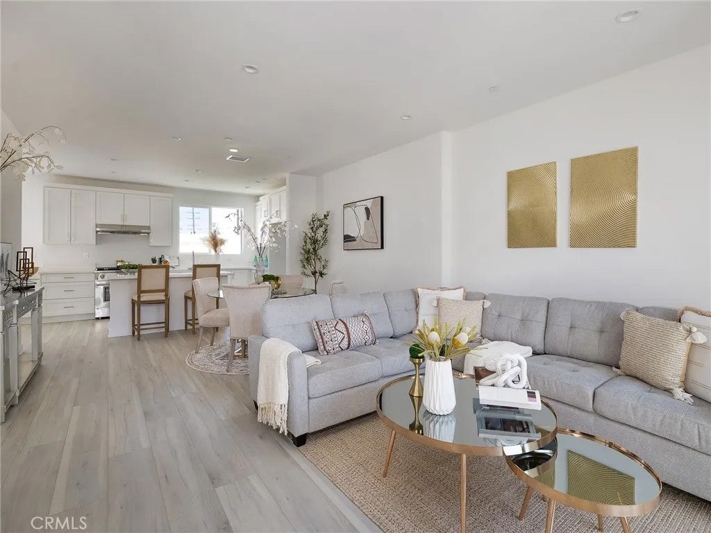 123 E 223rd 3