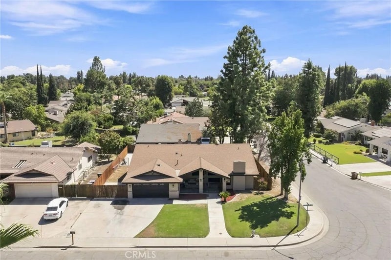 6805 Saddleback