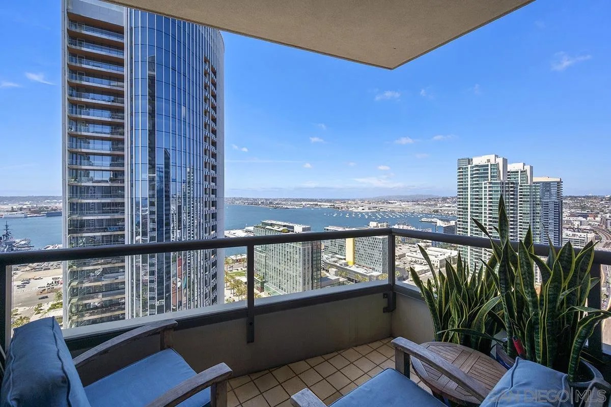 700 W E Street 2903