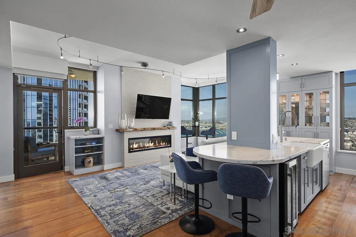 700 W E Street 2903
