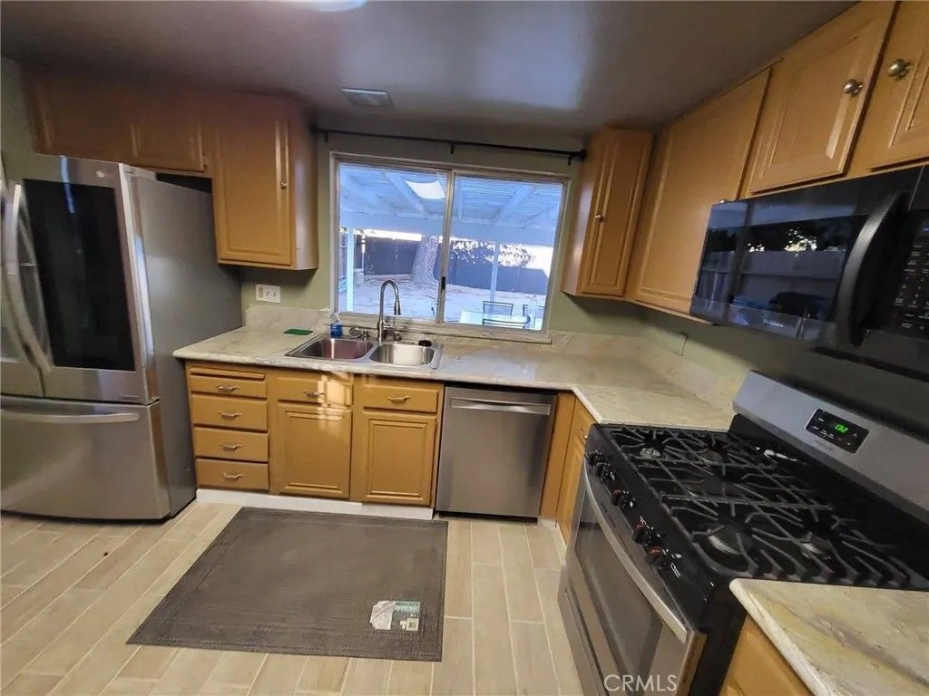 Photo of 44025 Glenraven Rd, Lancaster, CA 93535 (MLS # TR26057491)