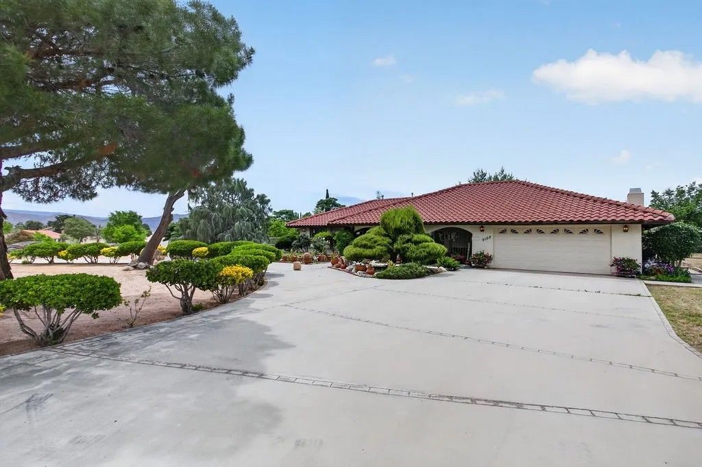 Photo of 9102 Camphor Ave, Hesperia, CA 92345 (MLS # PW26083834)