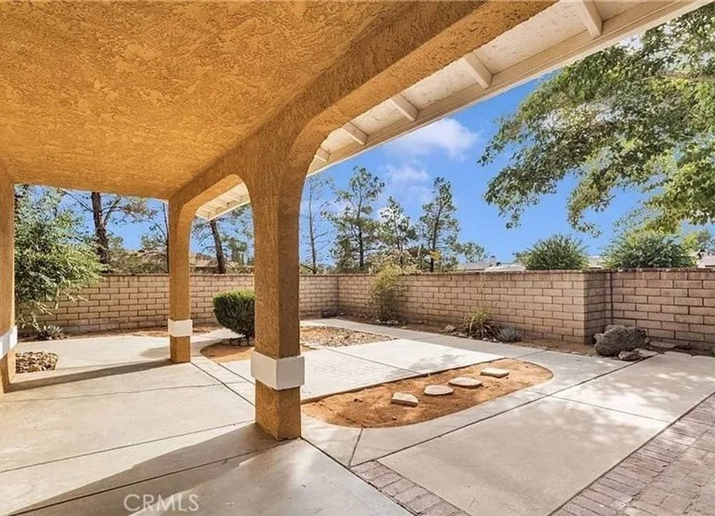 Photo of 14769 Nanticoke Road, Apple Valley, CA 92307 (MLS # HD26007414)