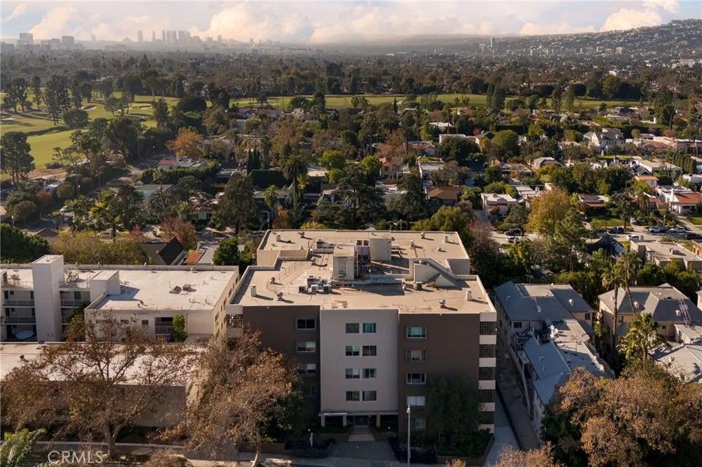 Photo of 531 N Rossmore Avenue #202, Los Angeles, CA 90004 (MLS # SR25269772)