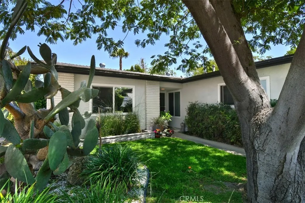 13753 Calvert