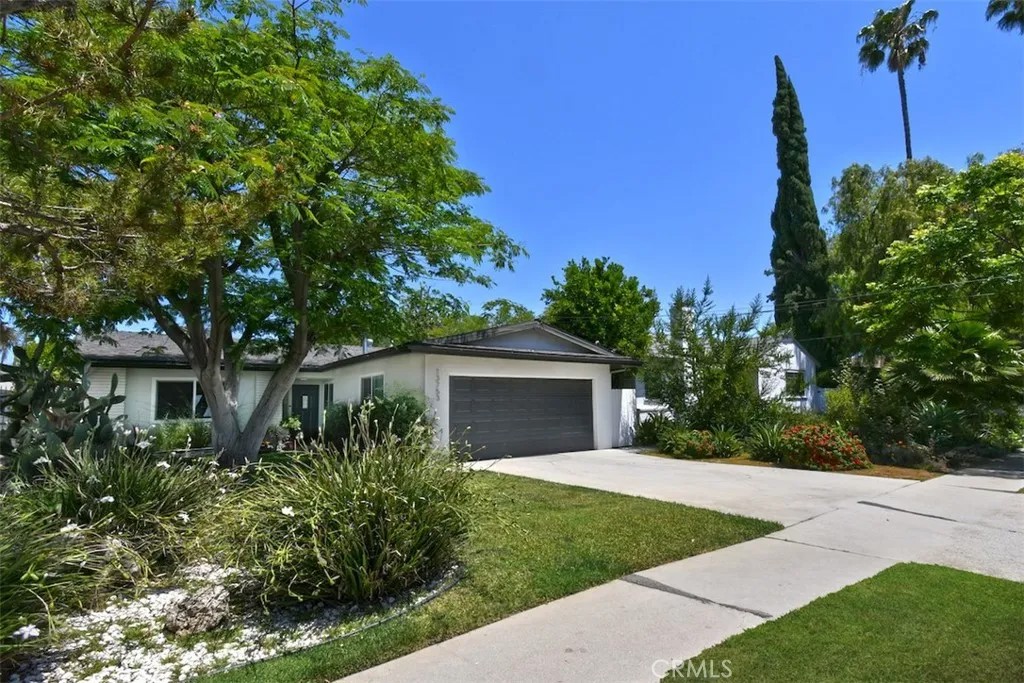 13753 Calvert