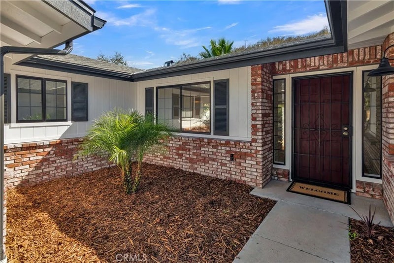 3925 Hillcrest