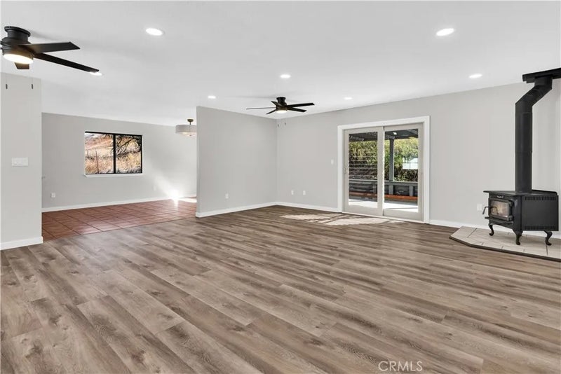 3925 Hillcrest