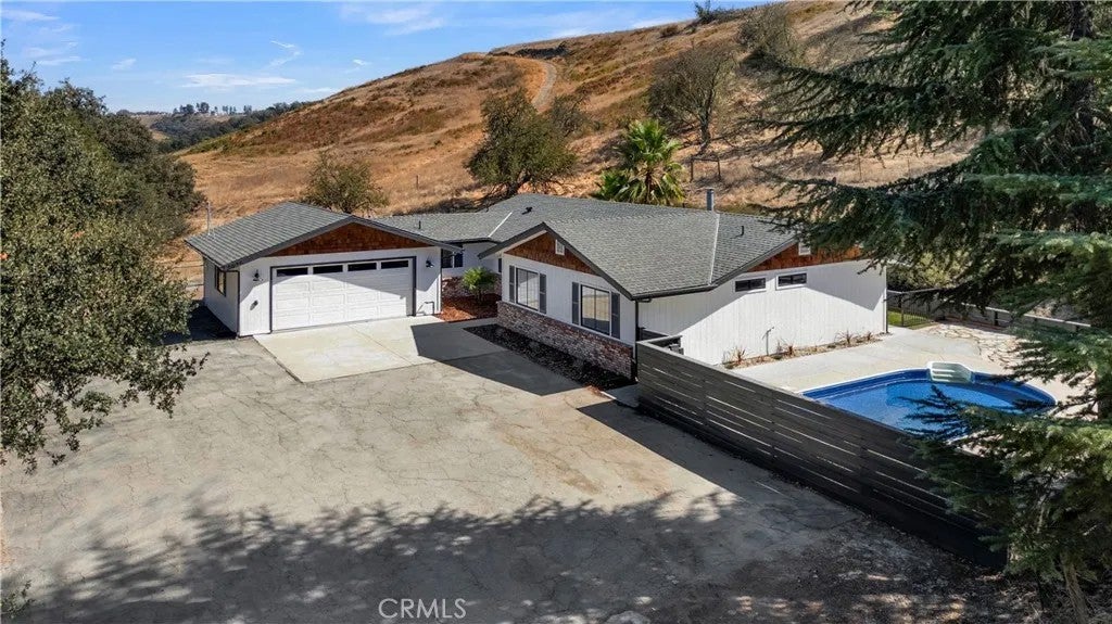 3925 Hillcrest