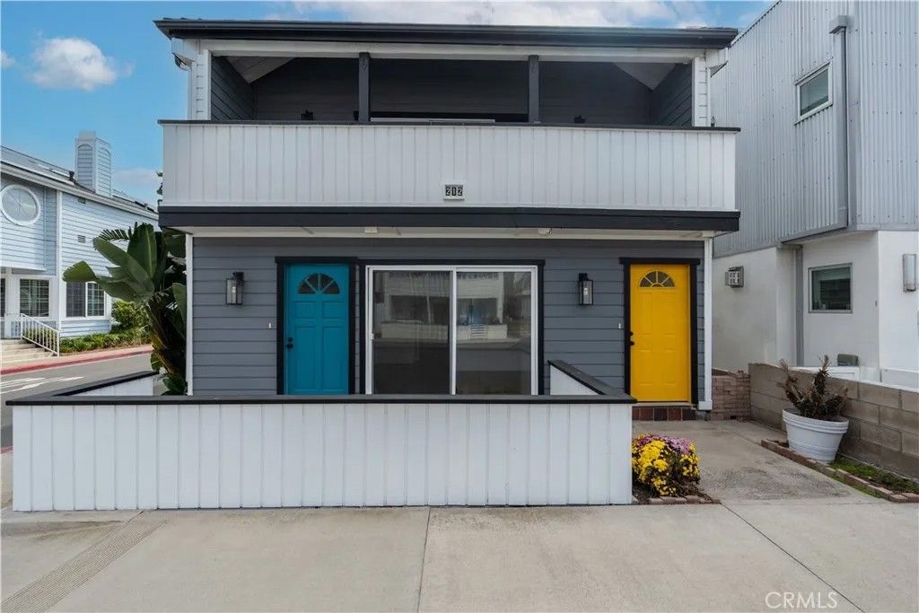 Photo of 212 Orange St, Newport Beach, CA 92663 (MLS # IG26002540)