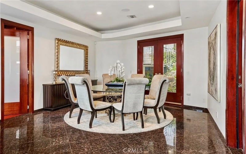 8835 Evanview