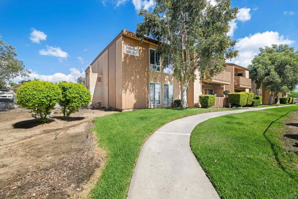 Photo of 1051 Rock Springs #202, Escondido, CA 92026 (MLS # 260008929)