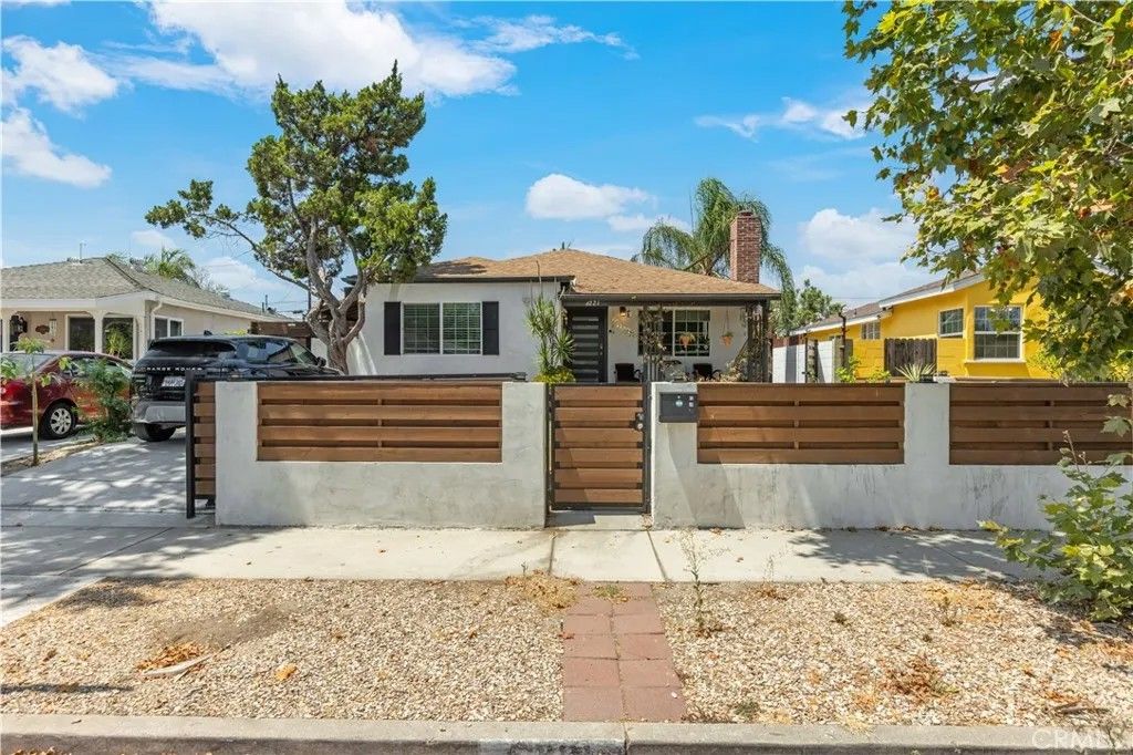 Photo of 6221 Agnes Avenue, North Hollywood, CA 91606 (MLS # SR26014572)