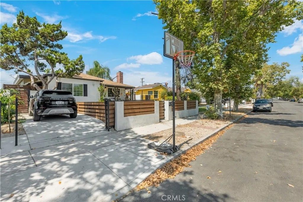 Photo of 6221 Agnes Avenue, North Hollywood, CA 91606 (MLS # SR26014572)