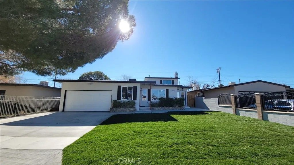 Photo of 1826 E Avenue Q12, Palmdale, CA 93550 (MLS # SR26009787)