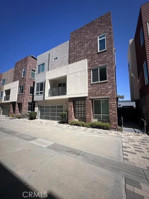 812 Brickyard