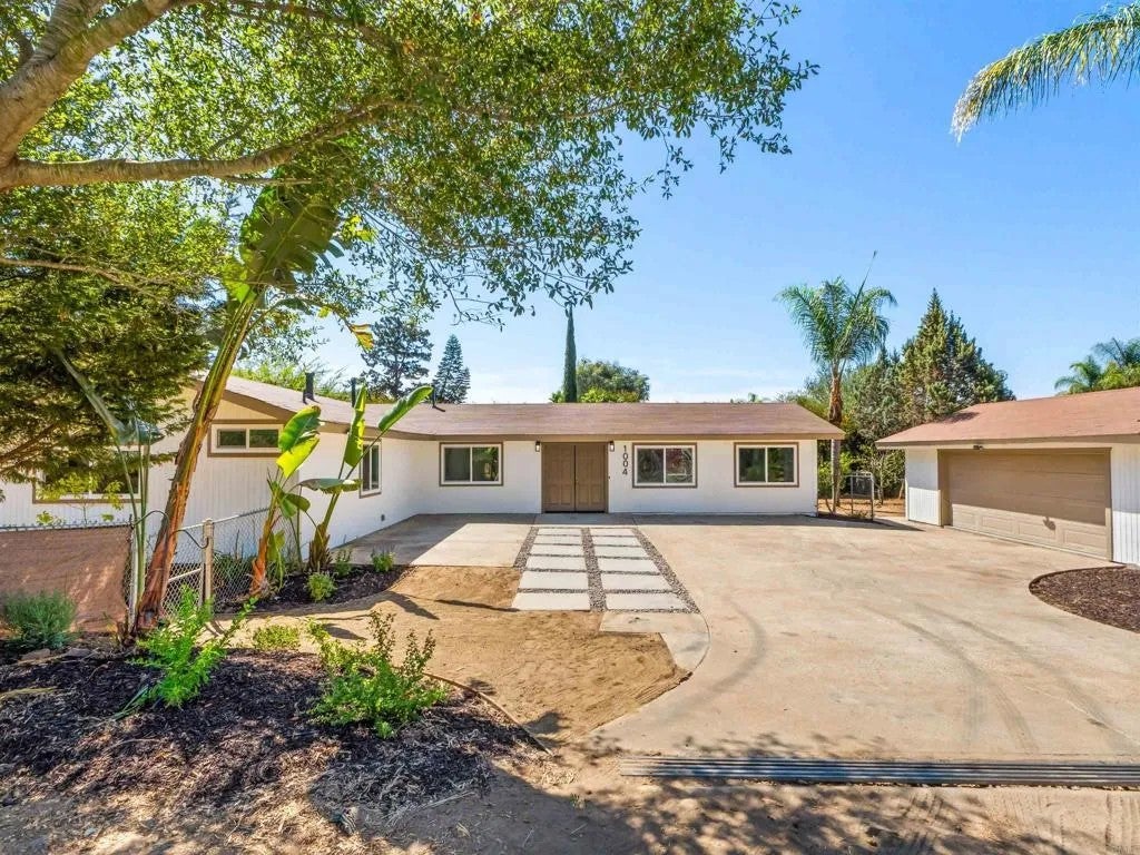 Photo of 1004 Santa Margarita Drive, Fallbrook, CA 92028 (MLS # NDP2608612)