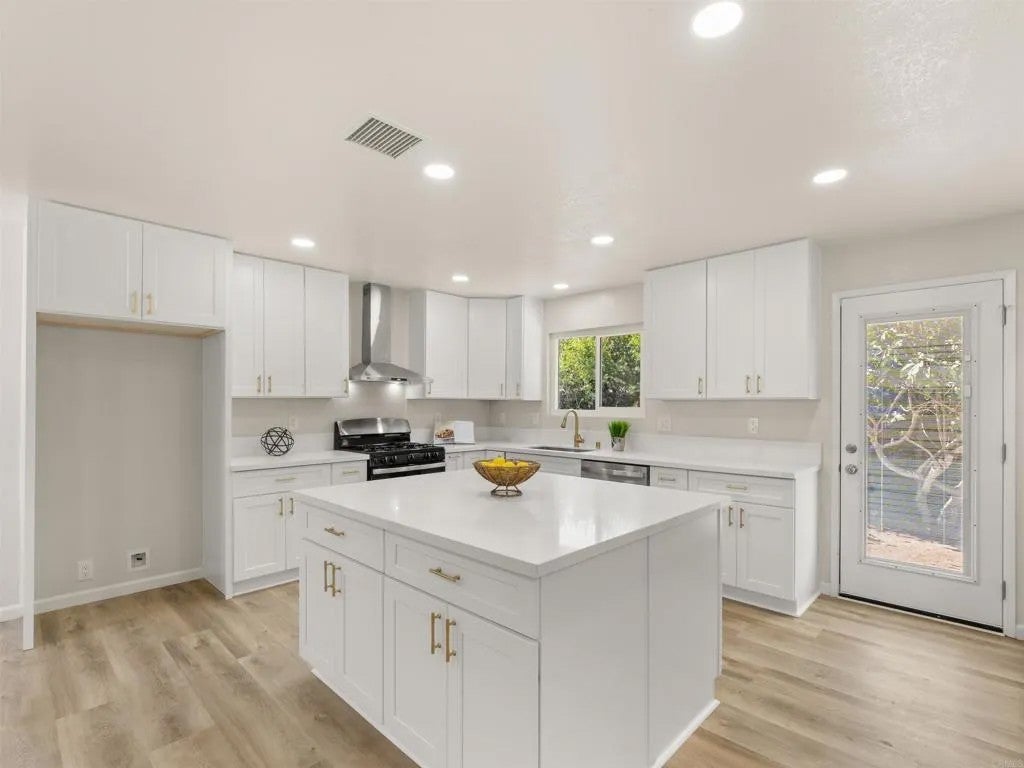 Photo of 1004 Santa Margarita Drive, Fallbrook, CA 92028 (MLS # NDP2608612)