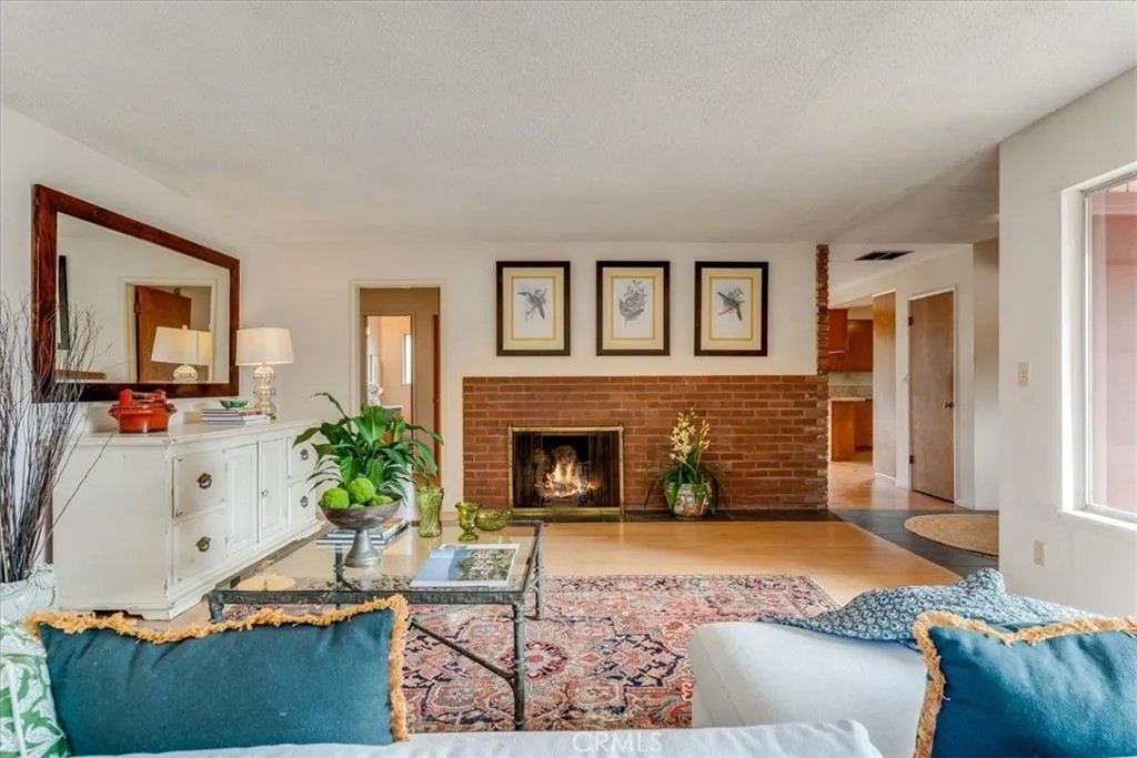 1264 N Refugio