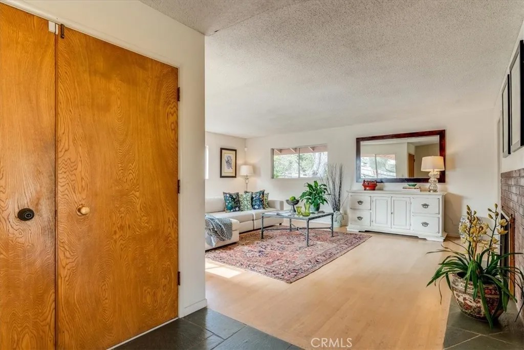 1264 N Refugio