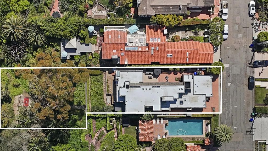 Photo of 7747 Whitefield Pl, La Jolla, CA 92037 (MLS # 260007176)