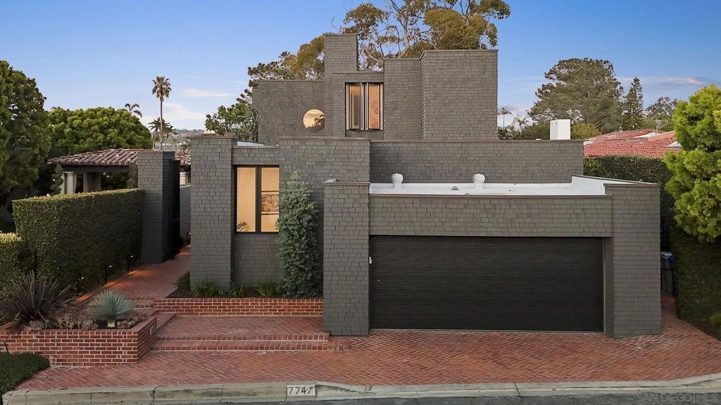 Photo of 7747 Whitefield Pl, La Jolla, CA 92037 (MLS # 260007176)