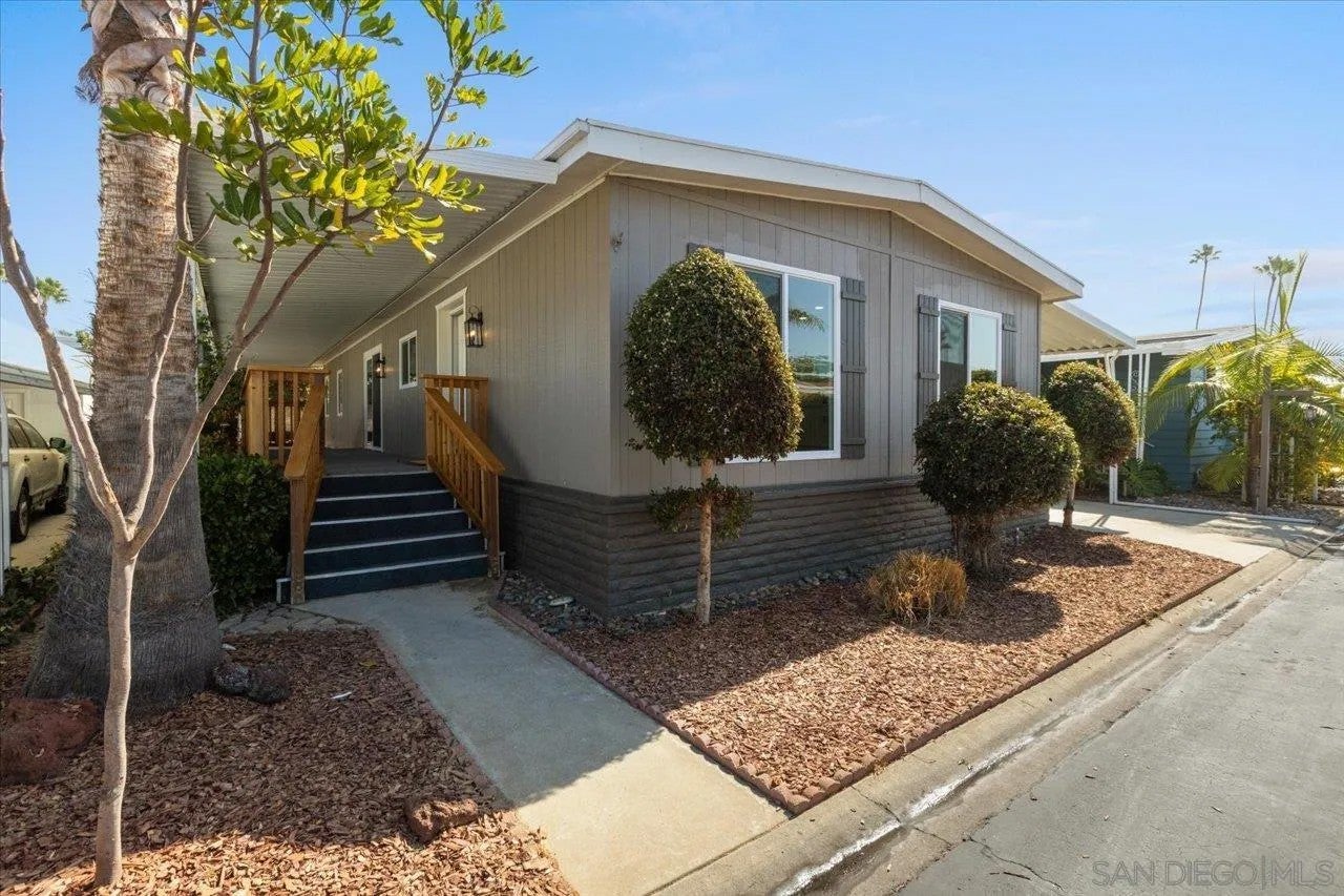 7110 Santa Cruz Street 54