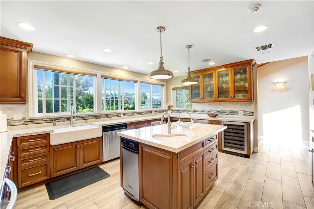5062 Avenida Hacienda