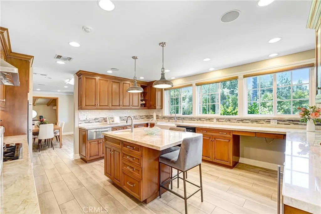 5062 Avenida Hacienda