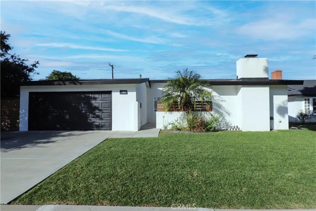 Photo of 15271 Yorkshire Ln, Huntington Beach, CA 92647 (MLS # IG26021789)