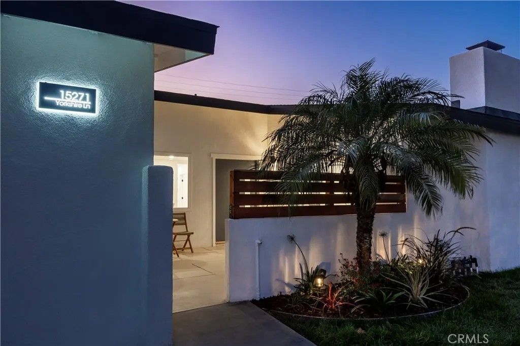 Photo of 15271 Yorkshire Ln, Huntington Beach, CA 92647 (MLS # IG26021789)