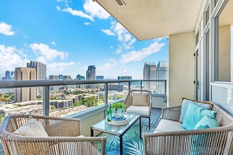 700 W E St 2005 San Diego CA 92101