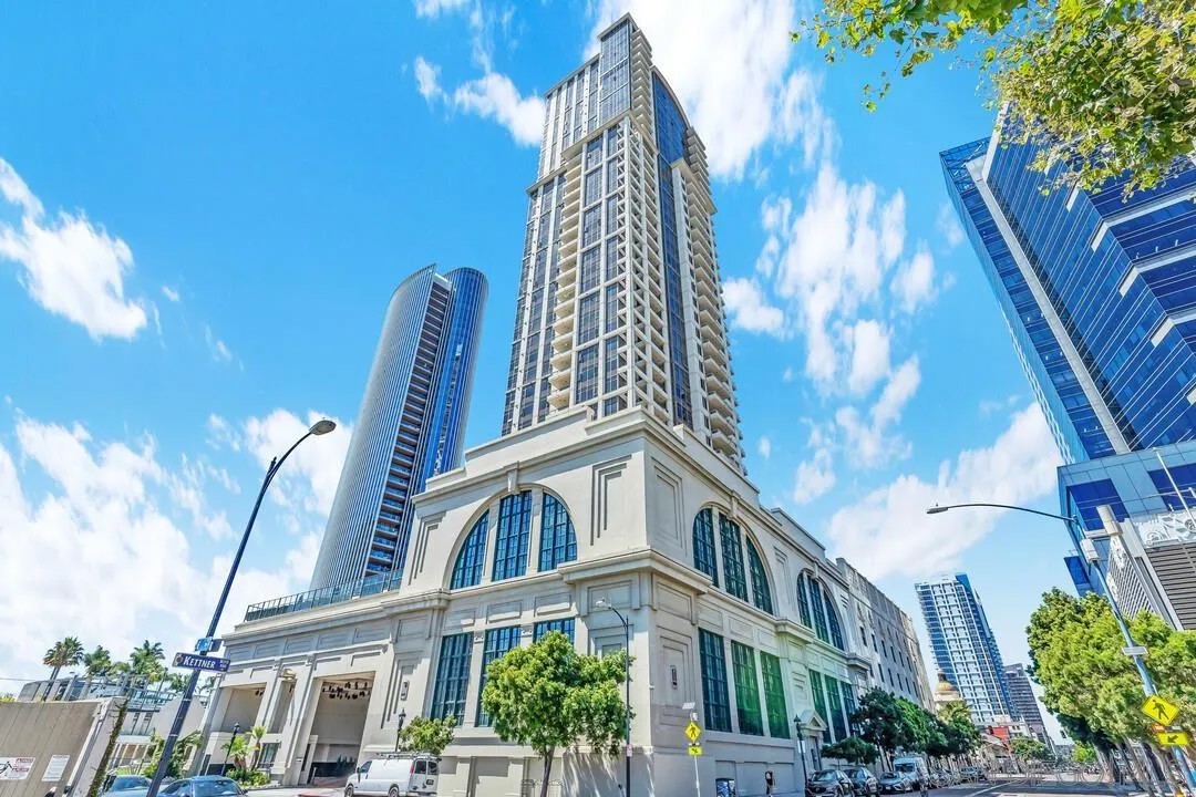 700 W E St 2005