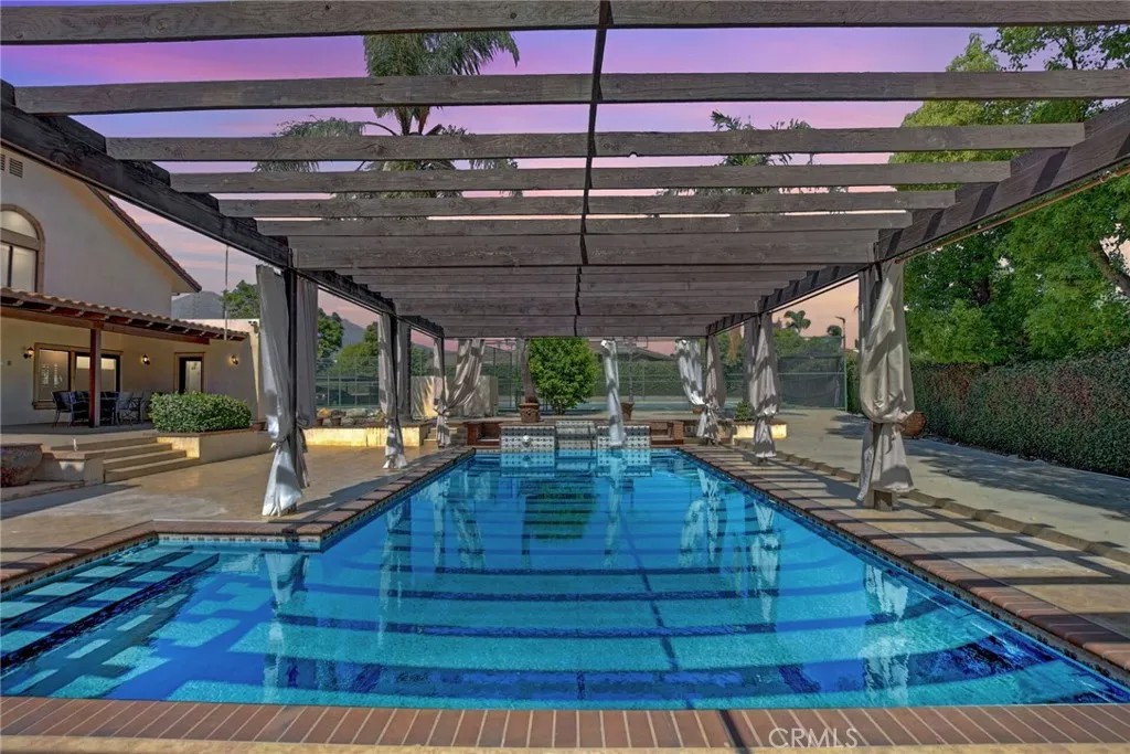 462 Pomello Drive