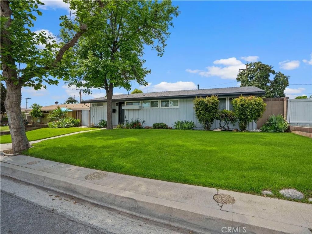Photo of 10813 First Avenue, Whittier, CA 90603 (MLS # DW26069118)