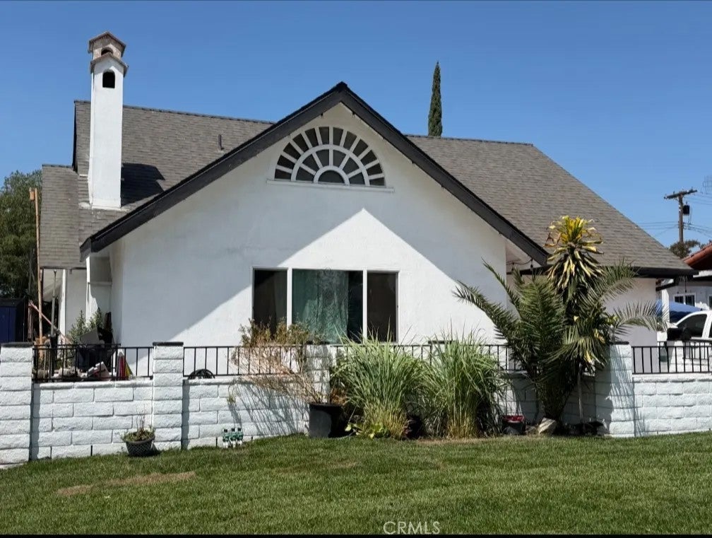 1161 N La Cadena