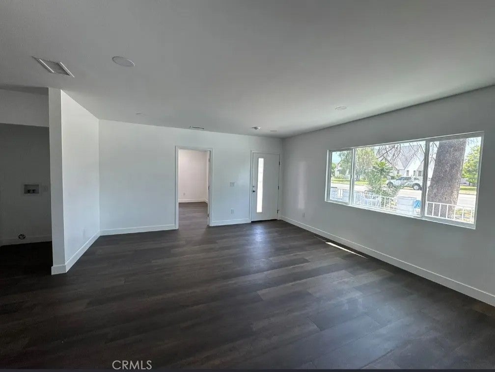 1161 N La Cadena