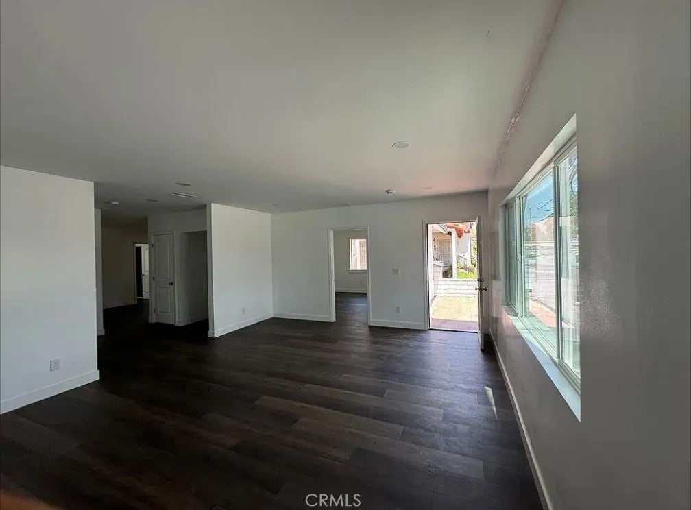 1161 N La Cadena