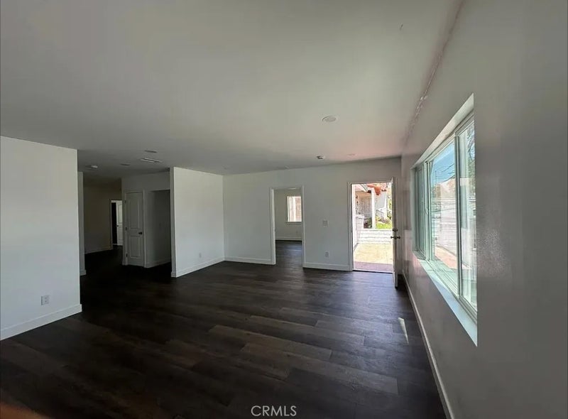 1161 N La Cadena