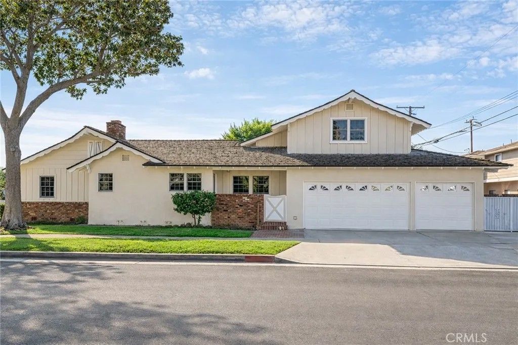 Photo of 219 Ladera Vista, Fullerton, CA 92831 (MLS # PW26023115)