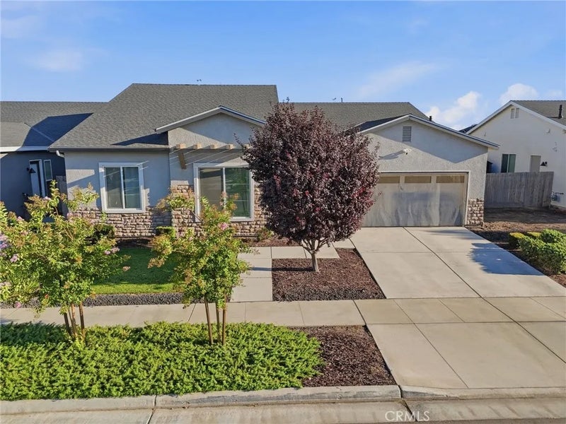 2407 W Andrew