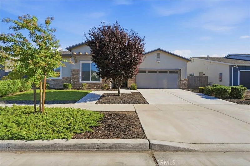 2407 W Andrew