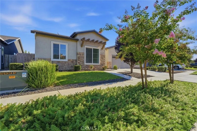2407 W Andrew