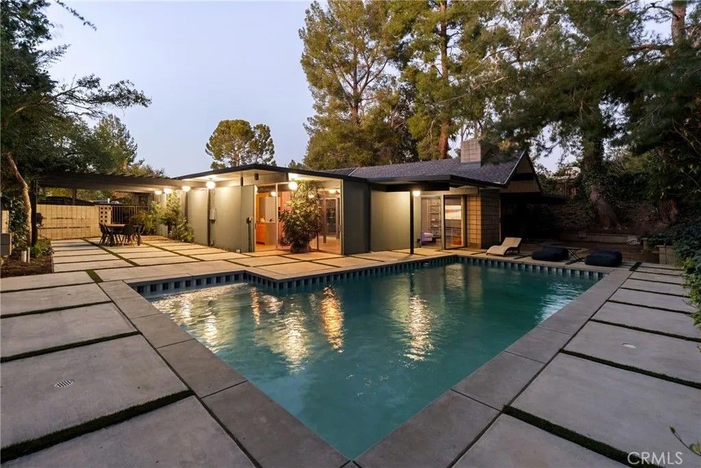 Photo of 17136 Nanette, Granada Hills, CA 91344 (MLS # SR26078577)