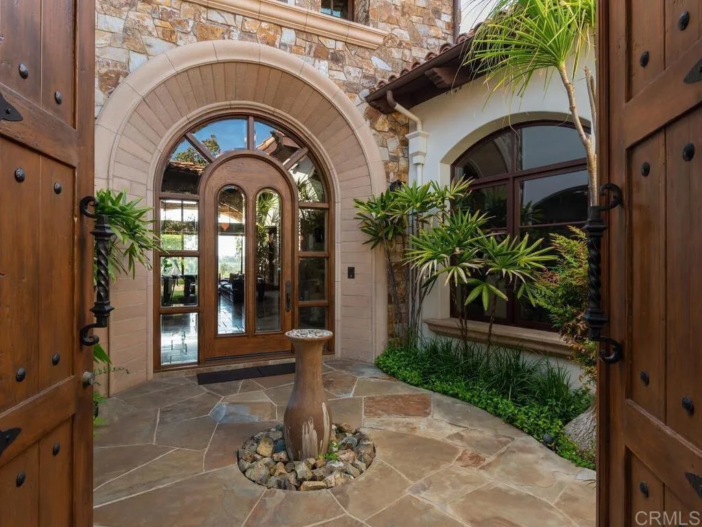 18414 Calle La Serra