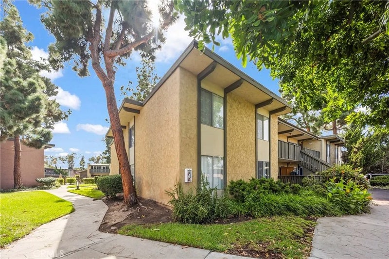 23308 Marigold Avenue V-201