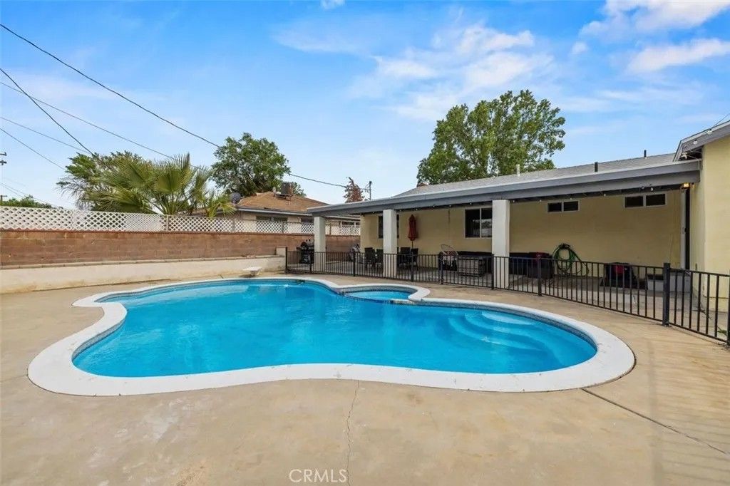 Photo of 843 W Avenue J10, Lancaster, CA 93534 (MLS # SR26077527)