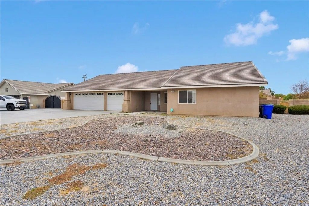 Photo of 13934 Okesa Rd, Apple Valley, CA 92307 (MLS # CV25268051)