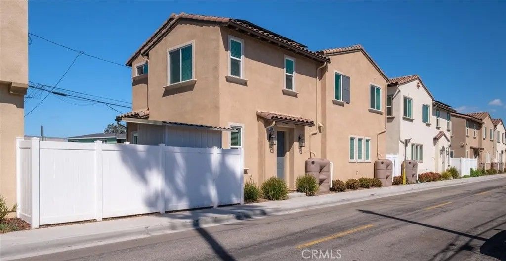 Photo of 1554 W Plaza Del Amo, Torrance, CA 90501 (MLS # SB26070893)